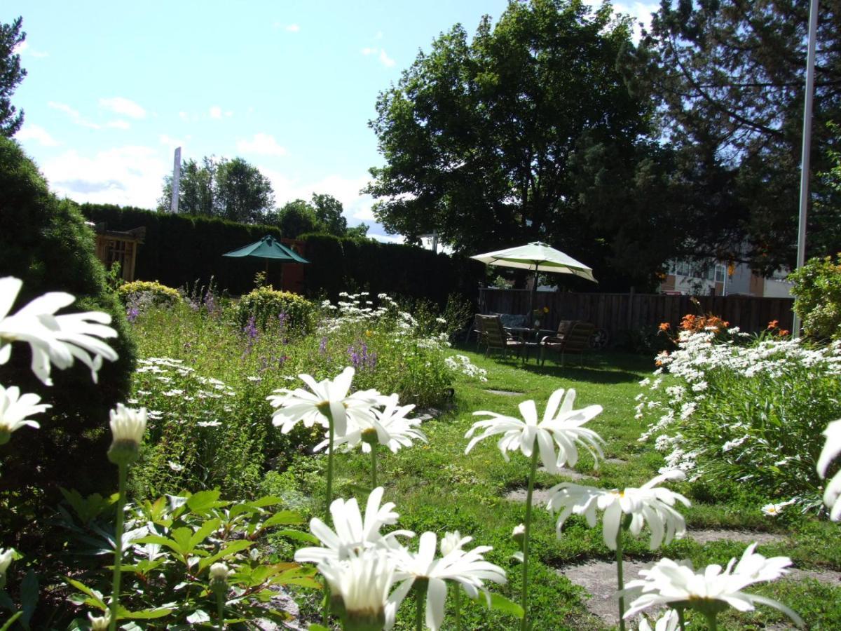 Stirling House Bed and Breakfast Kelowna Buitenkant foto